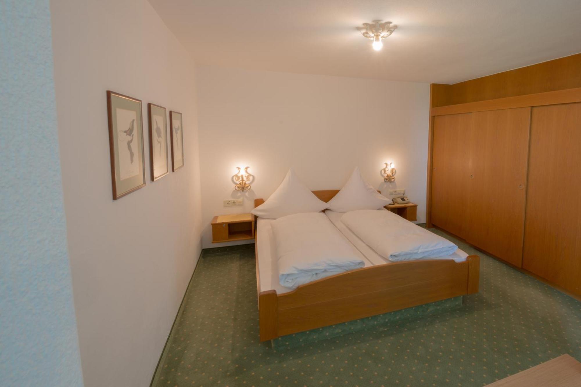 Hotel St. Ulrich Garni オットーベウーレン 部屋 写真