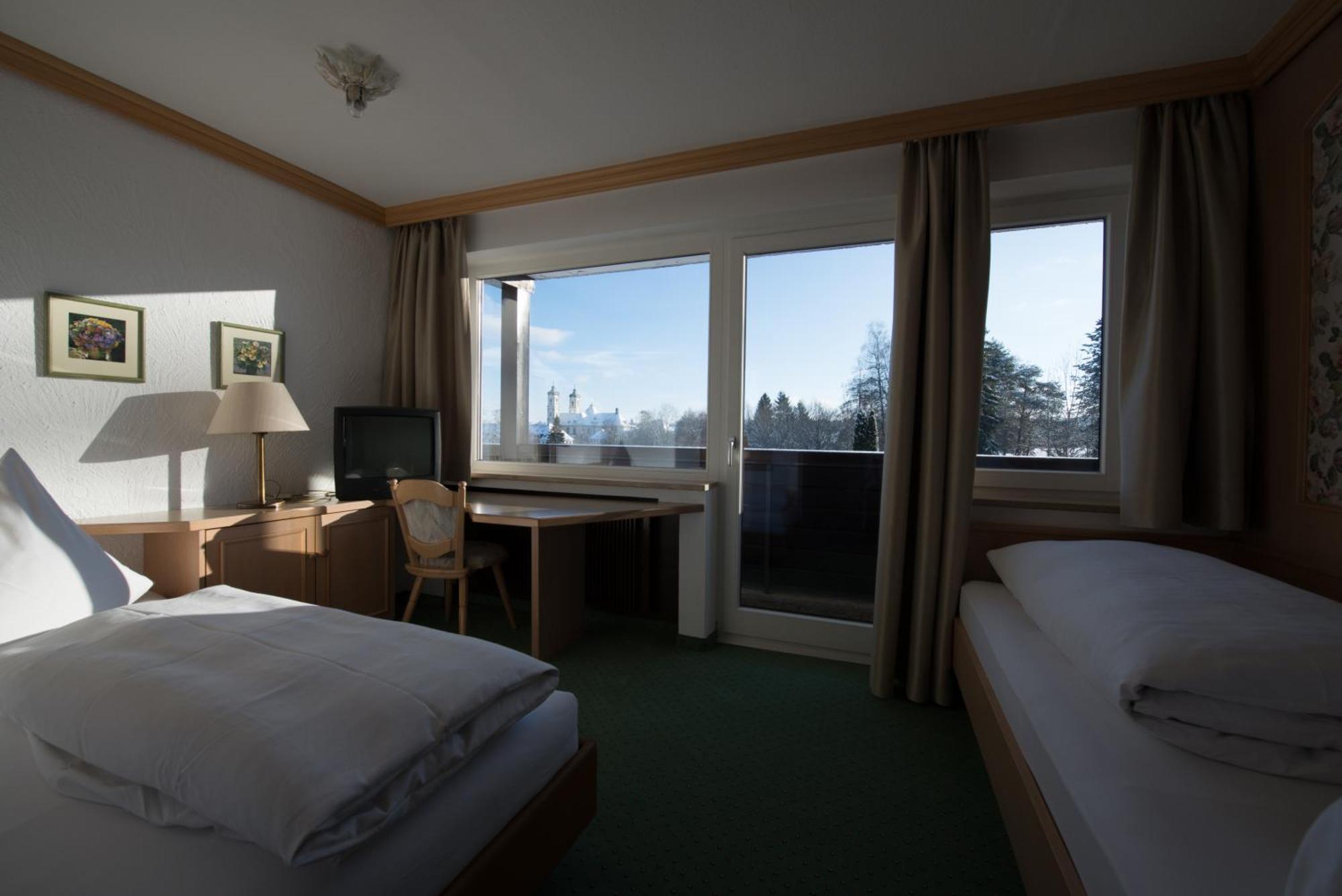 Hotel St. Ulrich Garni オットーベウーレン 部屋 写真